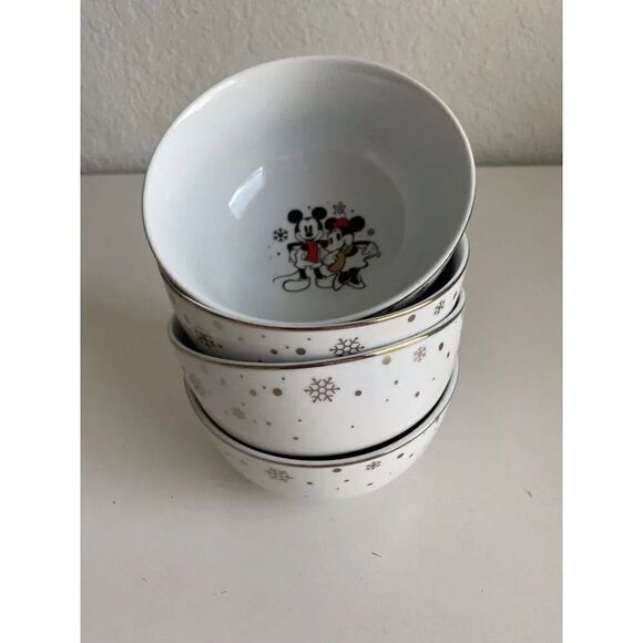 Set Of 4 DISNEY MICKEY MINNIE MOUSE Christmas Soup Snowflakes Red Scarf Bowl NEW - Picture 1 of 12